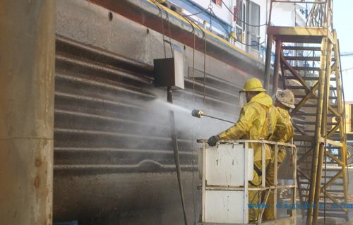 高壓水射流船側壁清洗